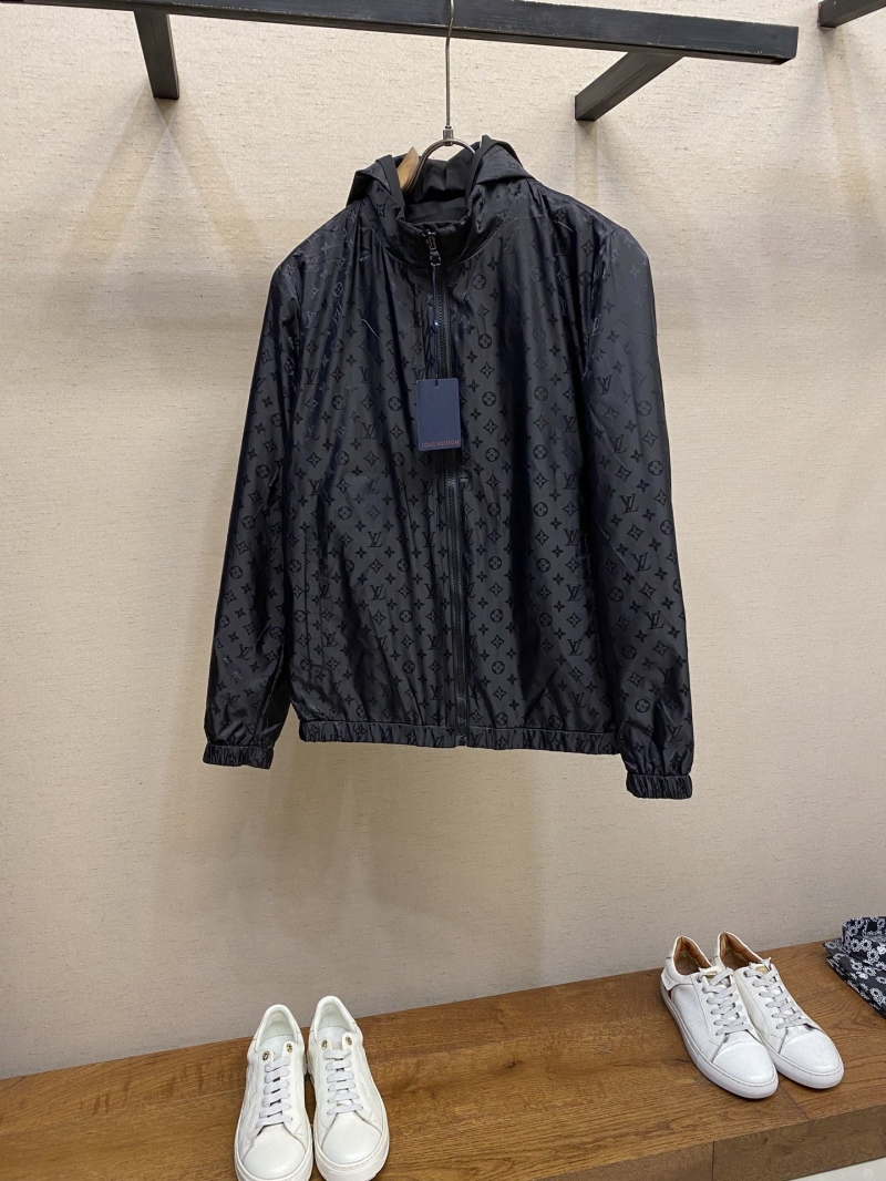 l0vis Vvtt0n outwear